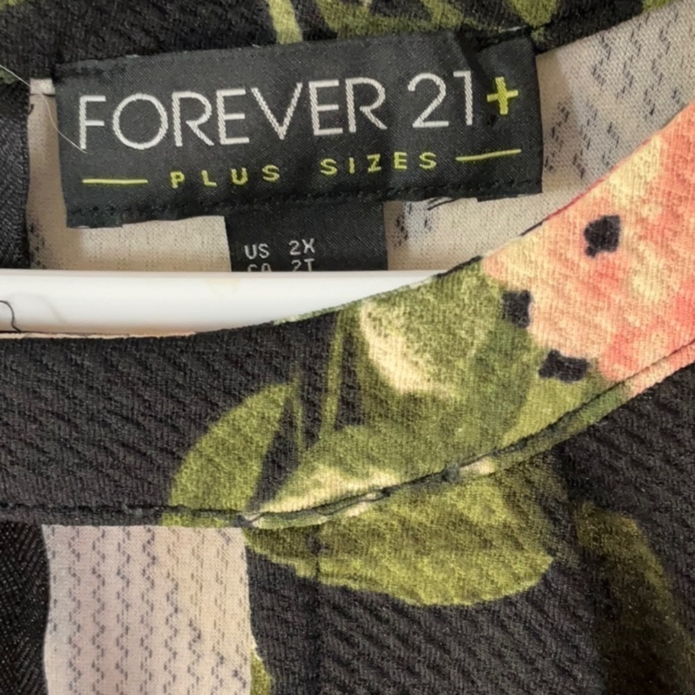 COPY - Forever 21 Sleeveless Flowered Romper Sz 2X - Picture 3 of 4